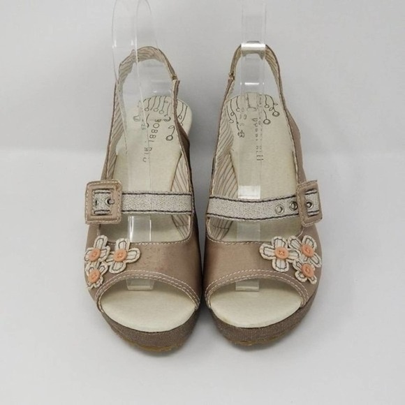 Bobbi Blu Cadwell Retro Sling Back Peep Toe Wedge Heel Shoes Tan Size 6.5 M - Picture 3 of 7